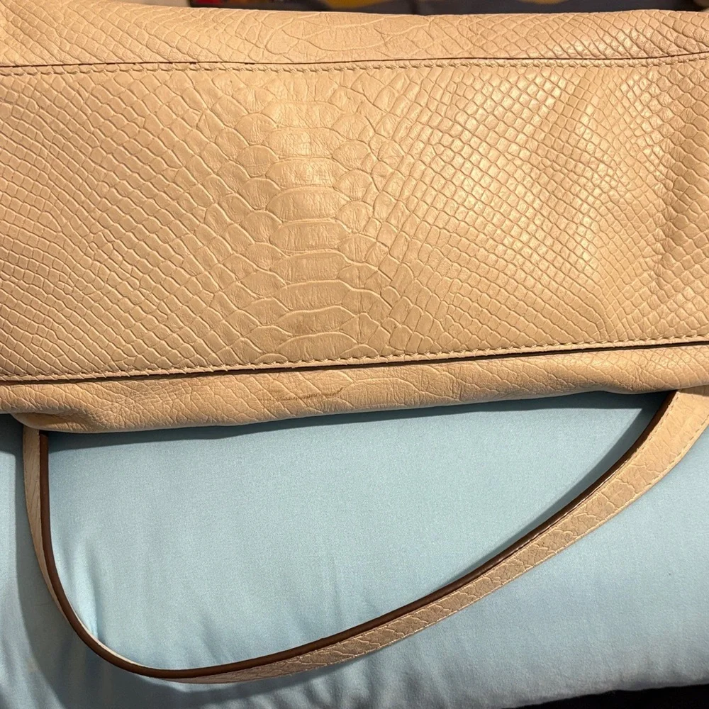 Michael Kors Elegant Tan Saffiano Leather Handbag
